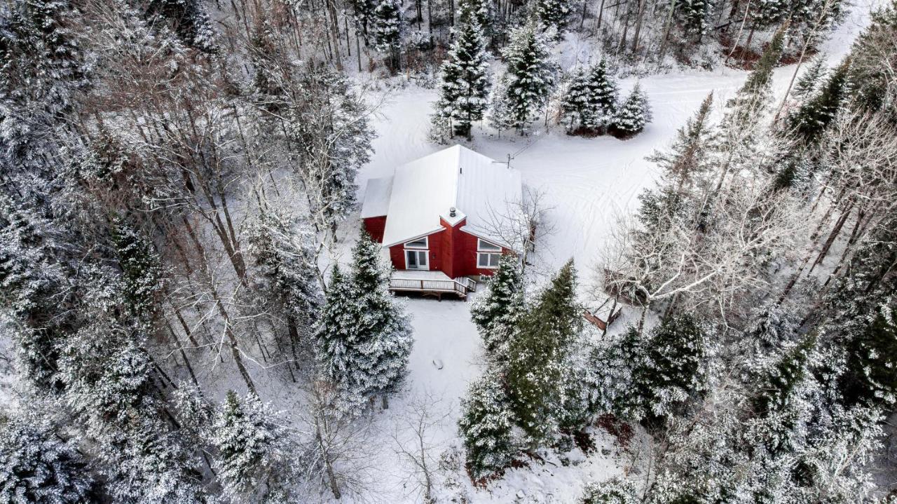 Les Chalets Tourisma - Chalet Dans Les Bois Avec Lac Prive - Le Colibri Saint-Raymond Ngoại thất bức ảnh