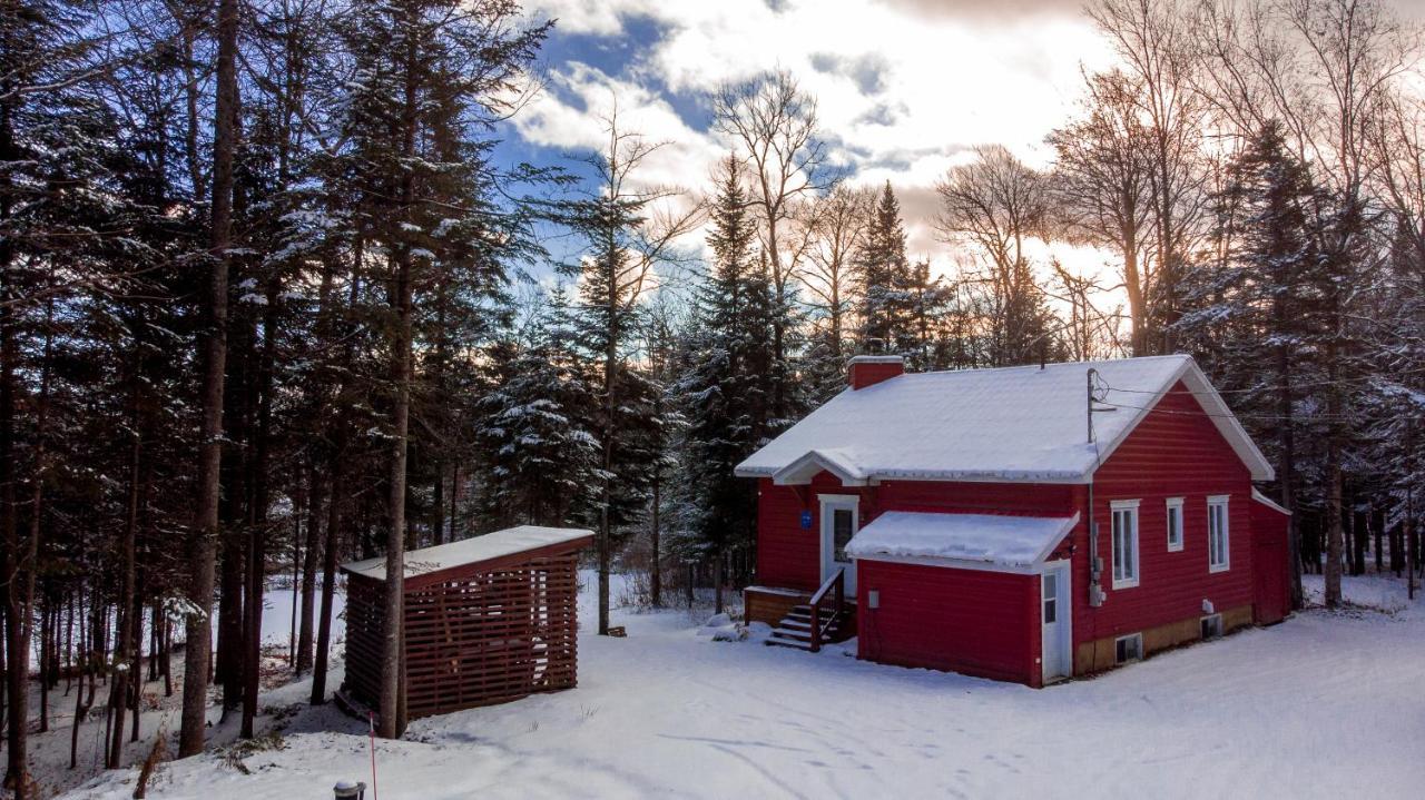 Les Chalets Tourisma - Chalet Dans Les Bois Avec Lac Prive - Le Colibri Saint-Raymond Ngoại thất bức ảnh
