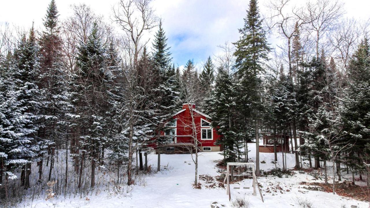 Les Chalets Tourisma - Chalet Dans Les Bois Avec Lac Prive - Le Colibri Saint-Raymond Ngoại thất bức ảnh